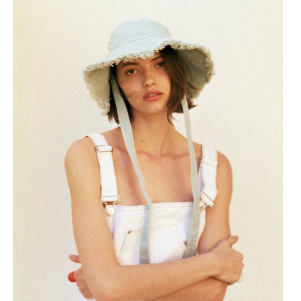 BUCKET HAT